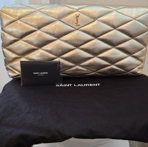 SADE PUFFER ENVELOPE CLUTCH IN LAMÉ LEATHER COLOR: PALE GOLD